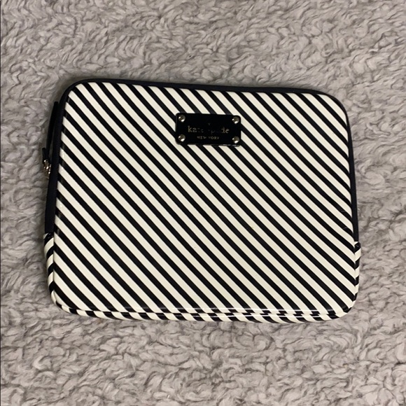 kate spade Handbags - Kate Spade Make Up Bag
